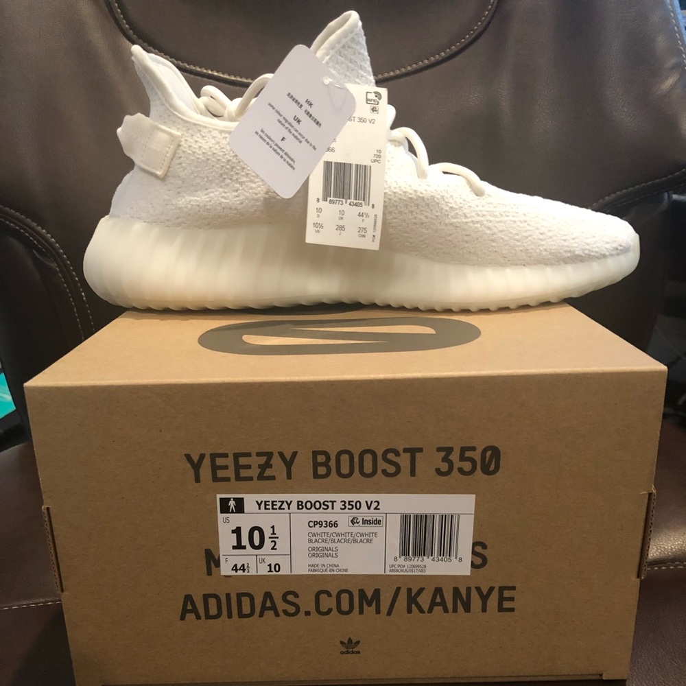 Yeezy boost 350 v2 triple white